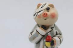 病号猪坚强-资料图