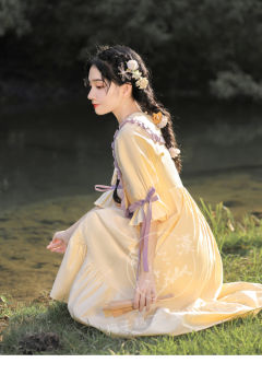 大翻领绣花撞色连衣裙-资料图