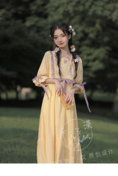 大翻领绣花撞色连衣裙-资料图