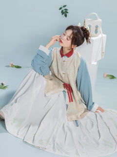 诗歌与花环·飞鸟与鱼-资料图