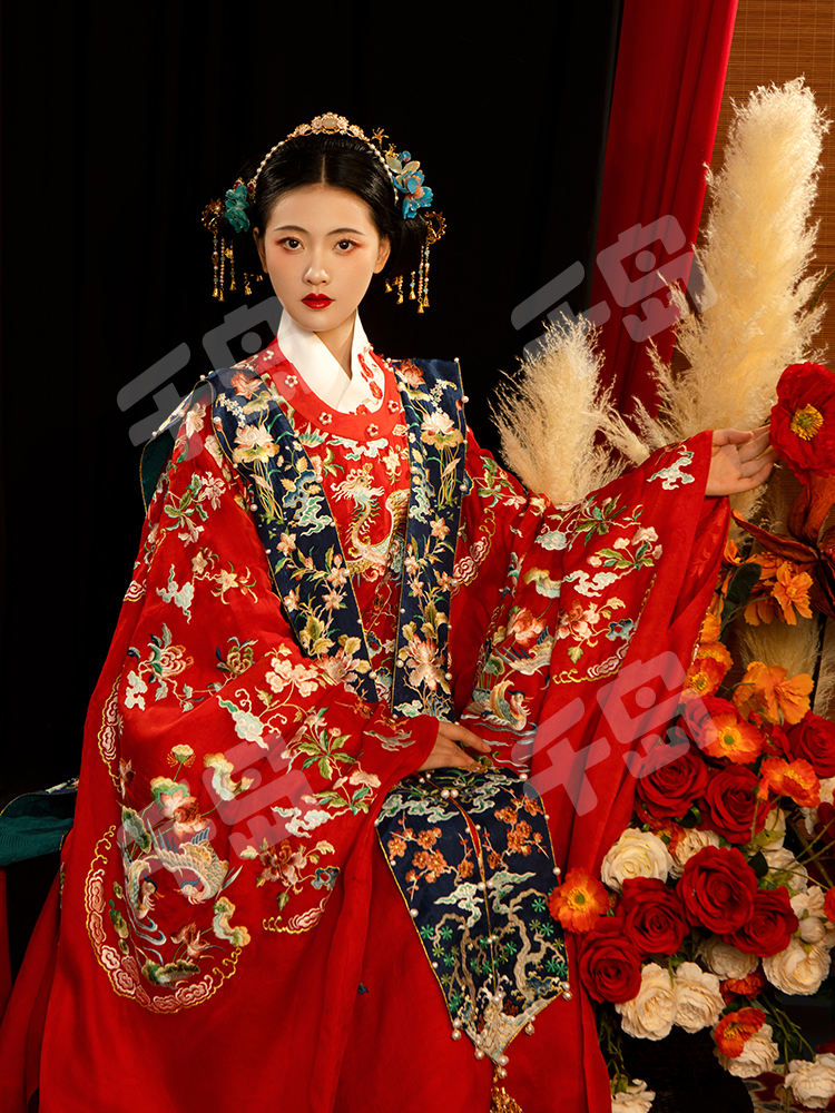 百鳥朝鳳披風 白赤金色ロングアウター　中国伝統衣装　織錦　西陣織　結婚式明製漢服 百鳥朝鳳披風 白赤金色ロングアウター 中国伝統衣装 織錦 西陣織 結婚