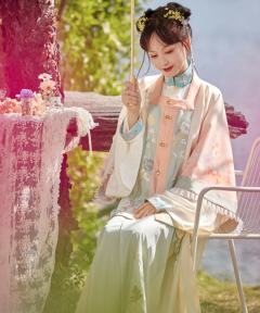 暖玉-资料图