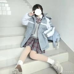 情侣羽绒服-资料图