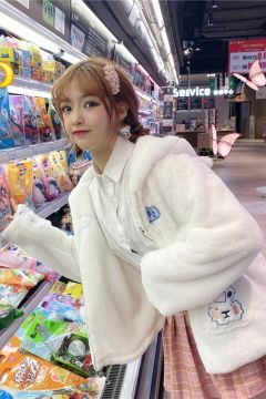 小熊外套-资料图