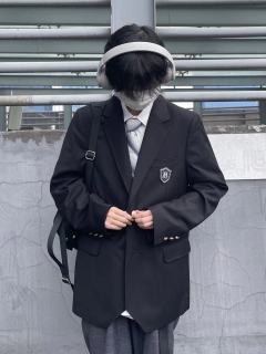 畈知高·西服-资料图