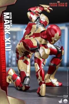 1:4比例珍藏人偶 钢铁侠MARK 42-资料图