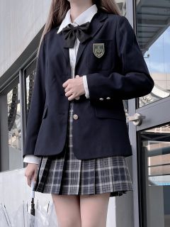 三粒扣西服-资料图