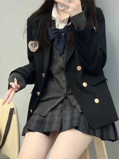 星屿高·西服-资料图