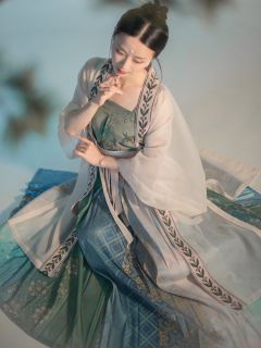 醉妆词-资料图