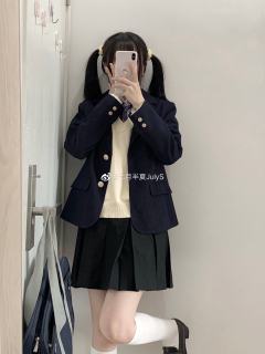 黑色西服-资料图