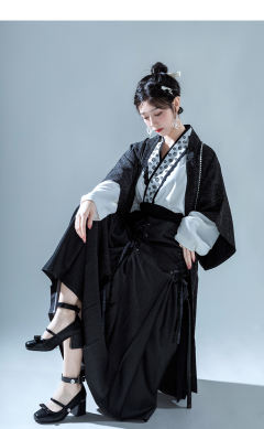 夜莺与玫瑰·茶话会-资料图