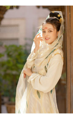 艾德莱斯披子-资料图