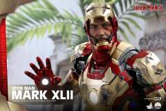 1:4比例珍藏人偶 钢铁侠MARK 42-资料图