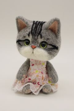 穿裙子的猫-资料图