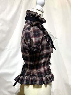 哥特风领饰褶边泡泡袖衬衫-资料图