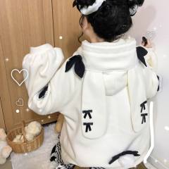 兔耳毛呢外套-资料图