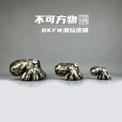 “抓钱手”八爪鱼招财章鱼皮质公仔-超大号-资料图