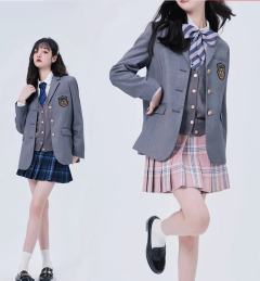 三粒扣西服-资料图