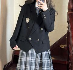 津律高·西服-资料图