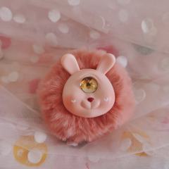 红色兔耳哆哆-资料图