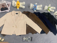 宫泽野·西服-资料图