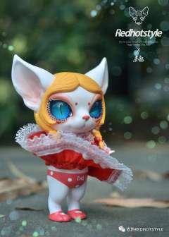 白色情人节猫女-资料图
