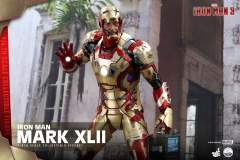 1:4比例珍藏人偶 钢铁侠MARK 42-资料图