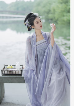 紫藤花歌-资料图