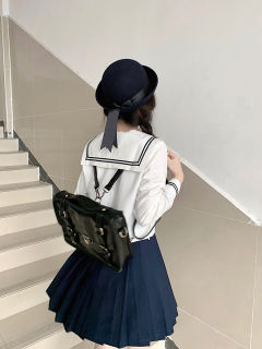 剑桥邮差·制服包-资料图