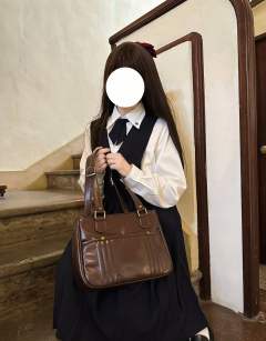 同学录制服包-资料图