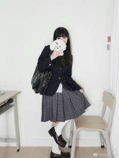 雾野女子-资料图