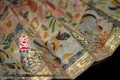 猫蝶瓶安妆花织金纱襕裙-资料图