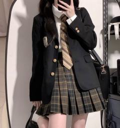 布朗茶茶·西服-资料图