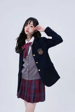三粒扣西服-资料图