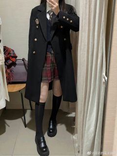 双排扣大衣-资料图