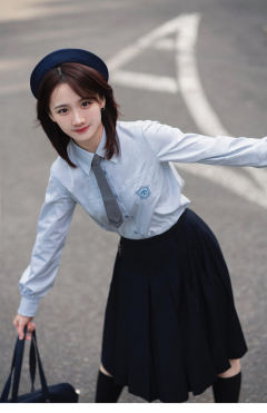 小沥高·衬衫-资料图