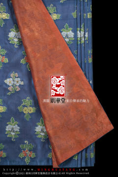 四季花卉遍地妆花织金纱马面裙-资料图