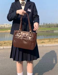 同学录制服包-资料图