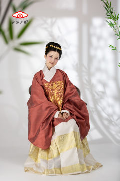婚服双鹿纹·方补交领袄-资料图
