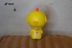 蛋蛋睡衣-坐姿-资料图