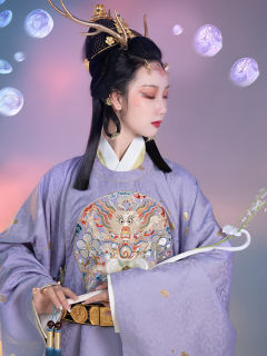 梅花三龙·补服-资料图