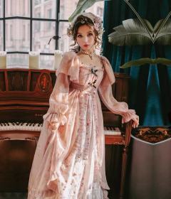 under the rose 罩裙-资料图