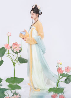 琉妍黄-资料图