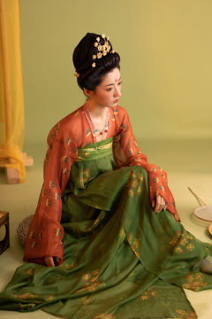 阿斯塔那弈棋仕女-资料图
