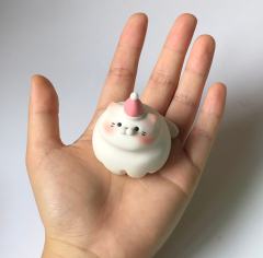 粉帽子小奶猫-资料图