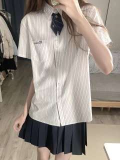 条纹衬衫-资料图