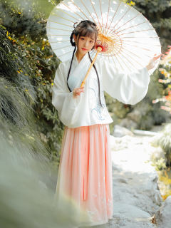 醉花间-资料图