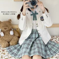 宇航员·西服-资料图