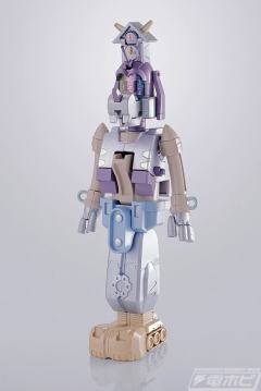 超合金 超魔法合体金刚机器人米奇&朋友们 迪士尼百年奇迹版-资料图