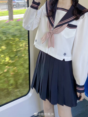 樱花水手服